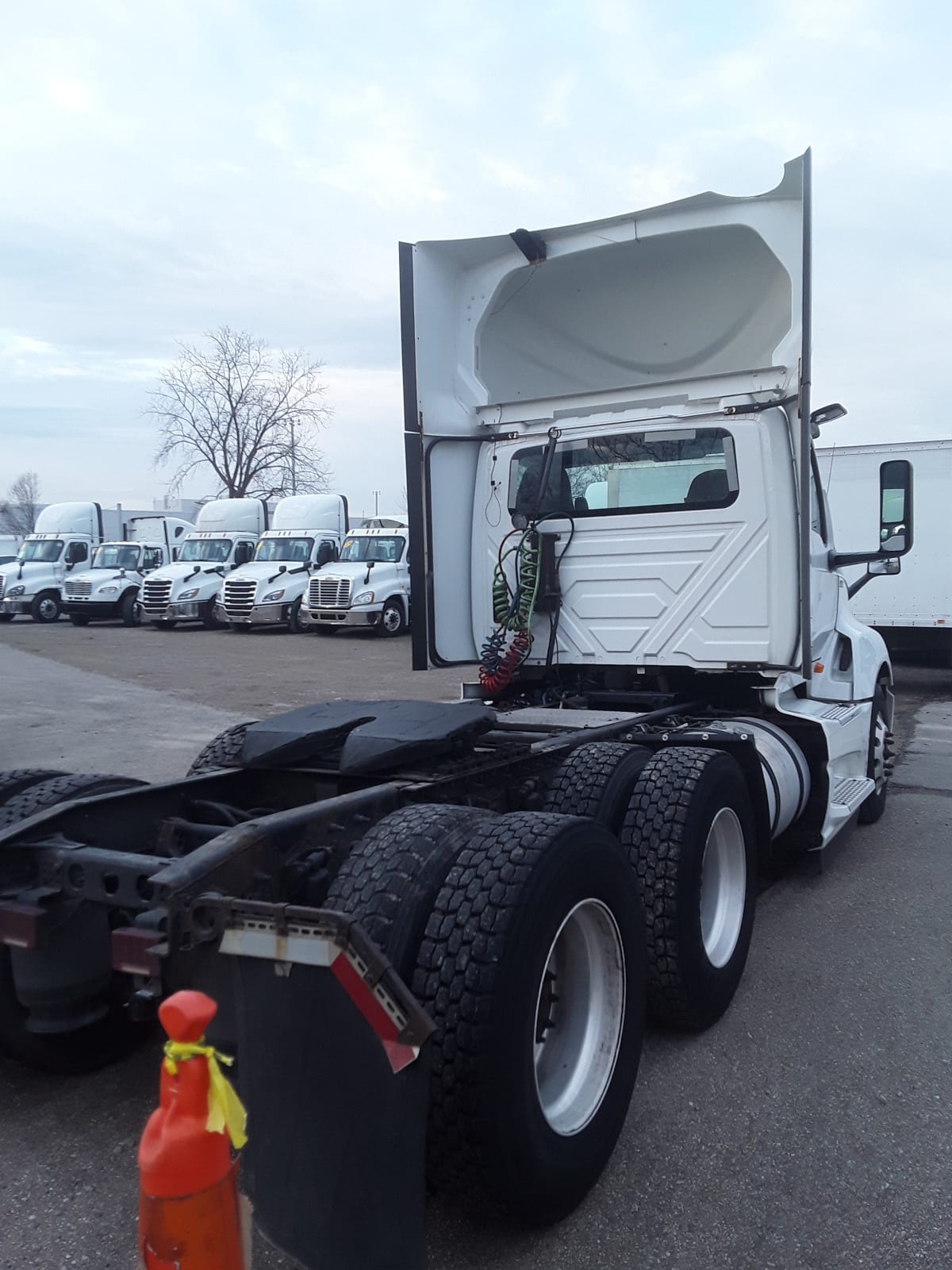 2018 Navistar International LT625 DAYCAB T/A 752564