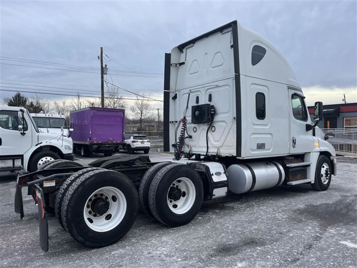 2018 Freightliner - image 4