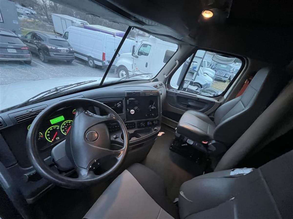 2018 Freightliner - image 7