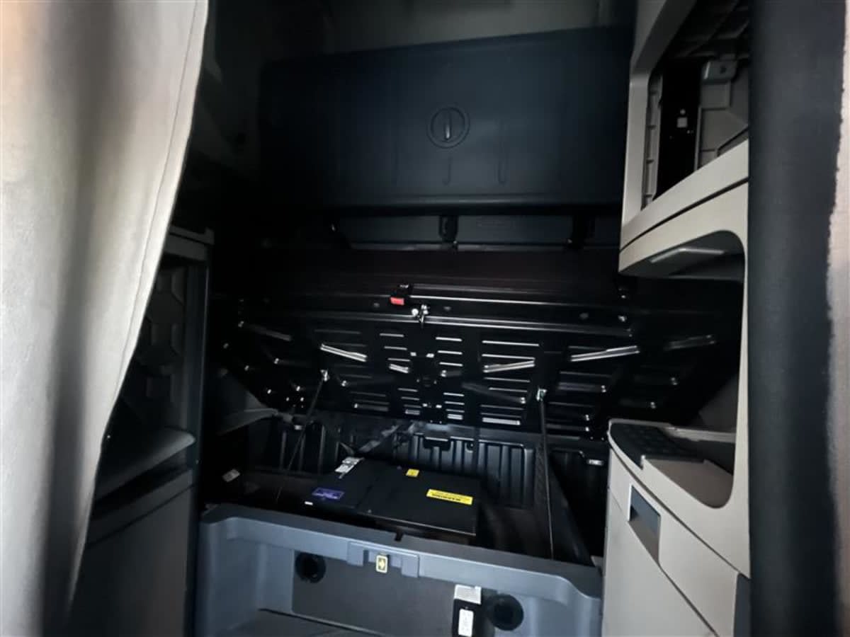 2018 Freightliner - image 8