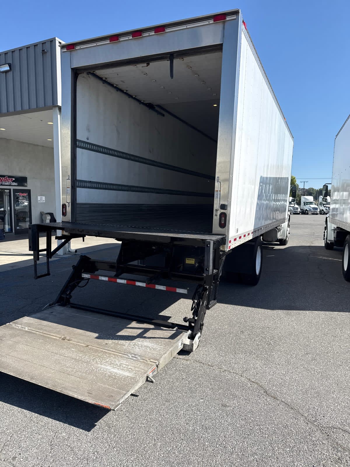 2018 Freightliner/Mercedes M2 106 752633