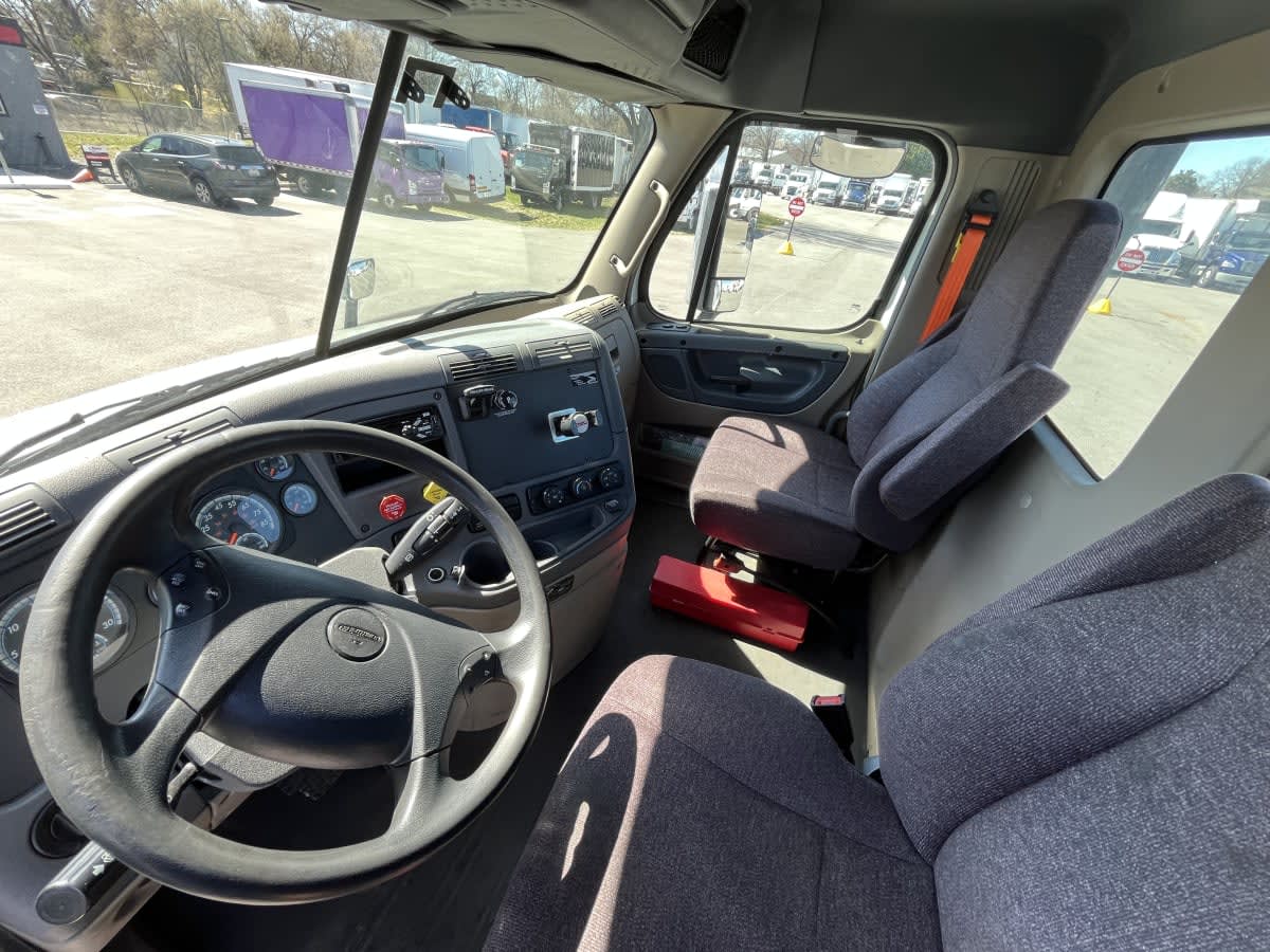2018 Freightliner - image 7