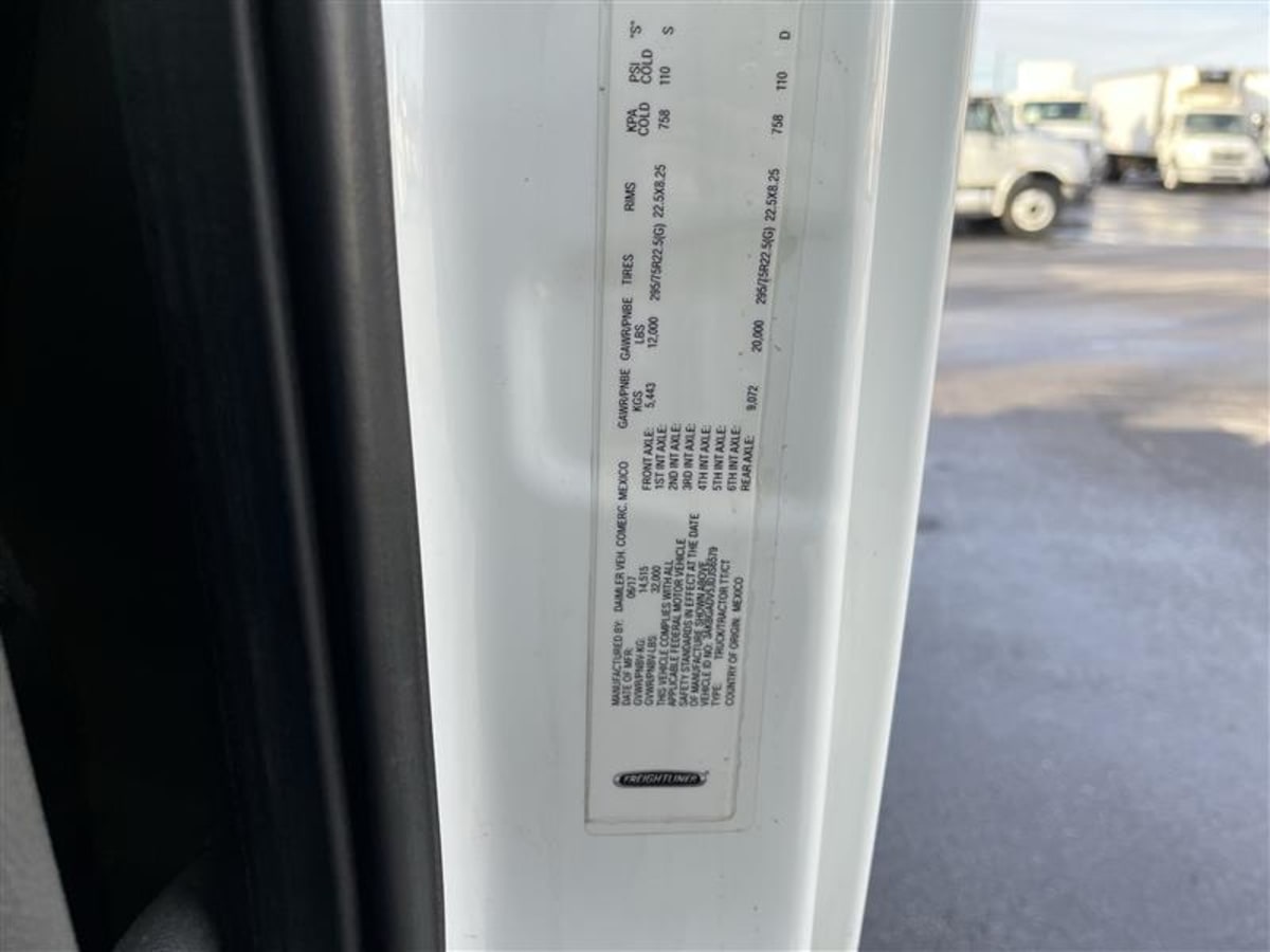 2018 Freightliner - image 10