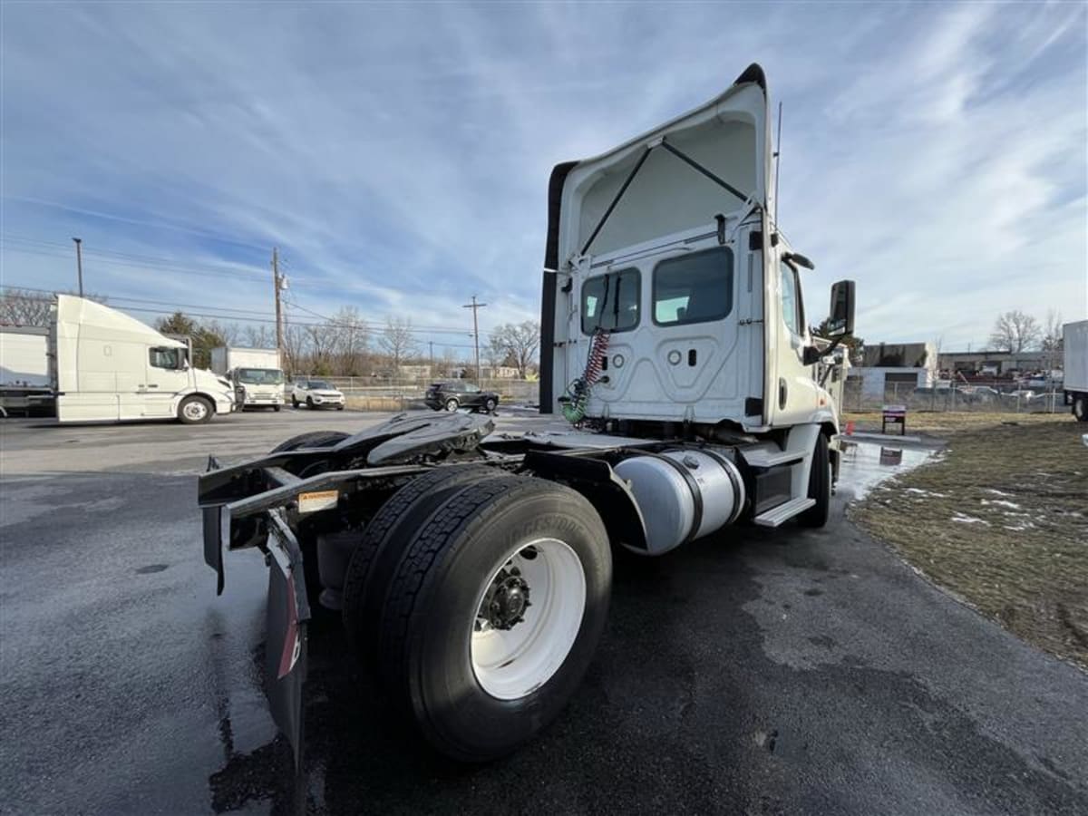 2018 Freightliner - image 4