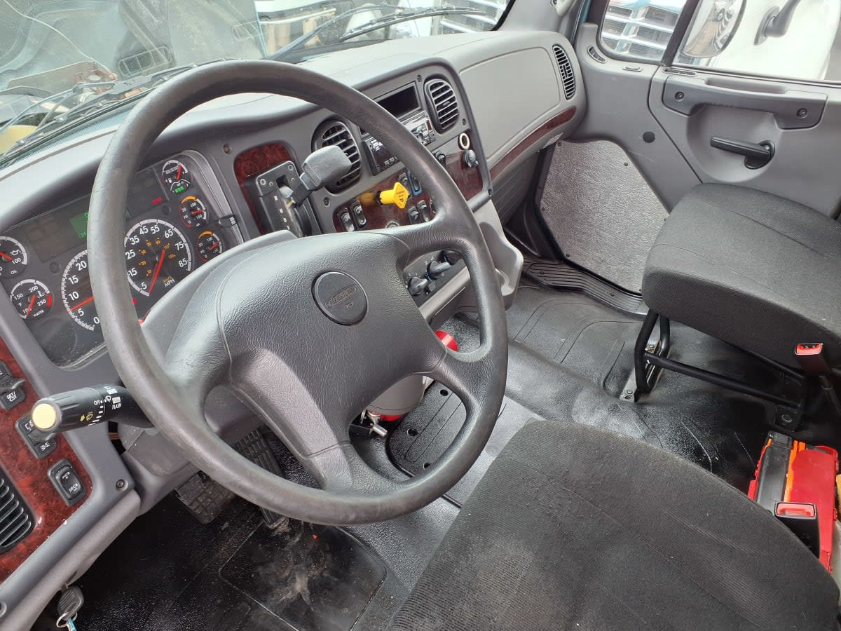 2018 Freightliner/Mercedes M2 106 752800