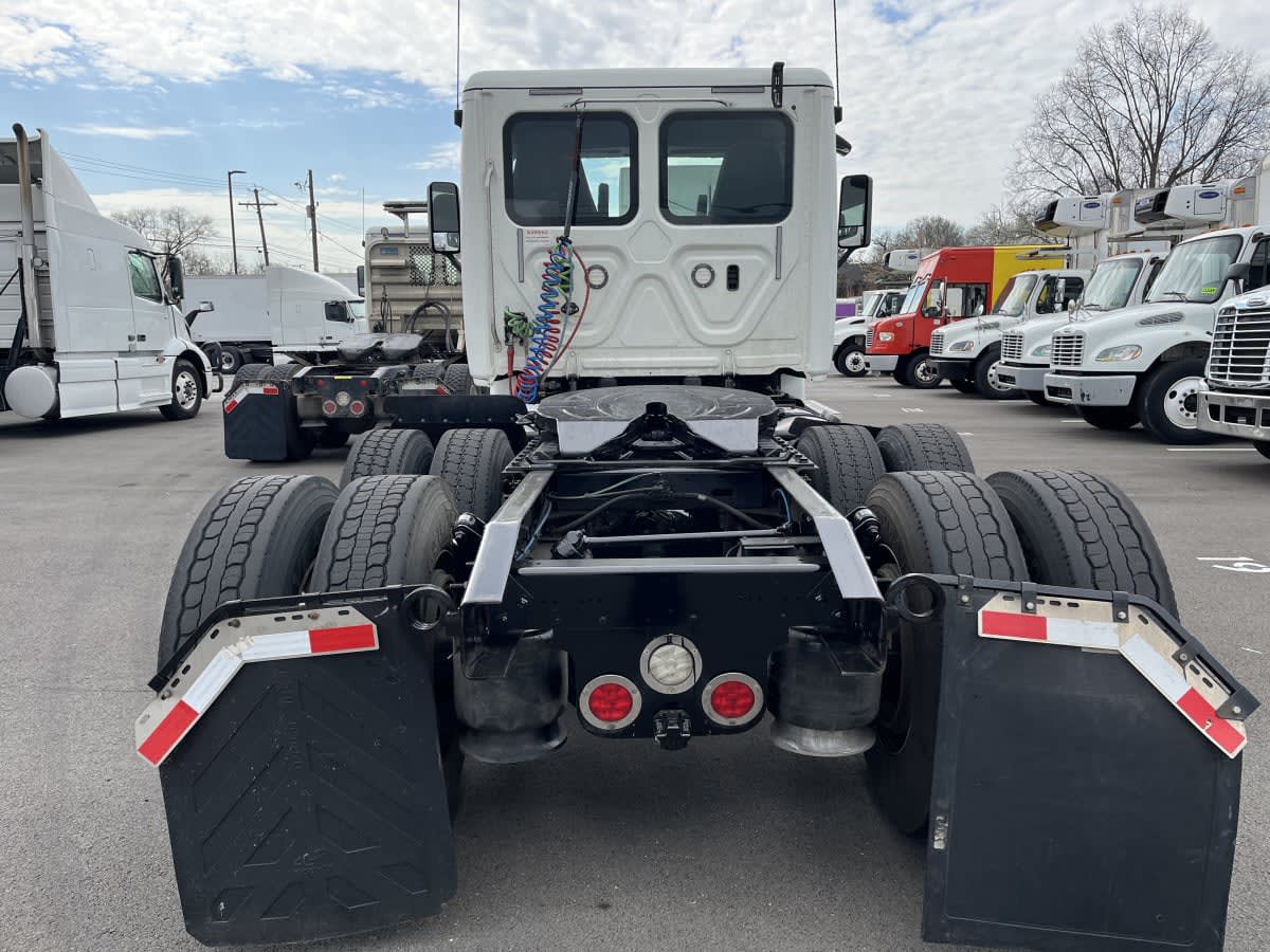 2018 Freightliner Cascadia in Beltsville, MD — photo 5