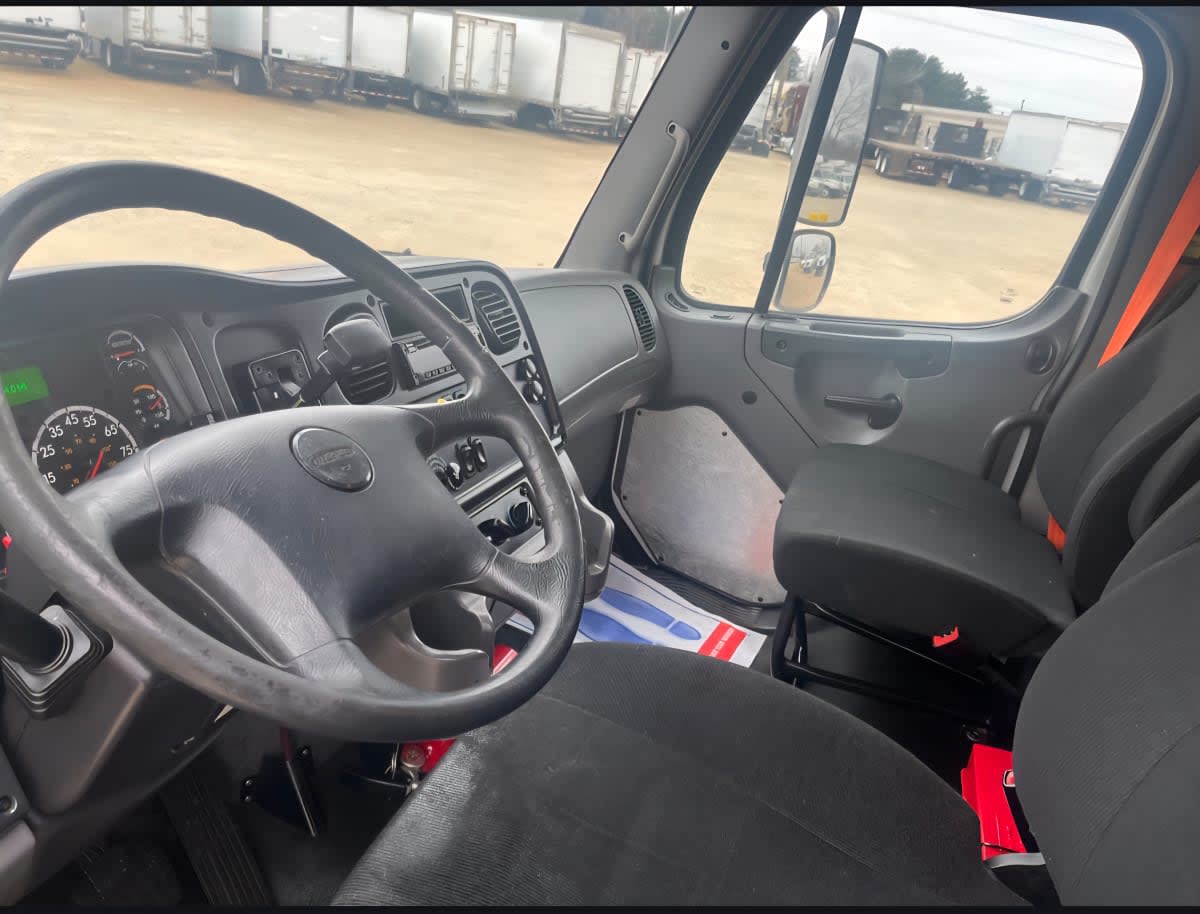 2018 Freightliner/Mercedes M2 106 753979