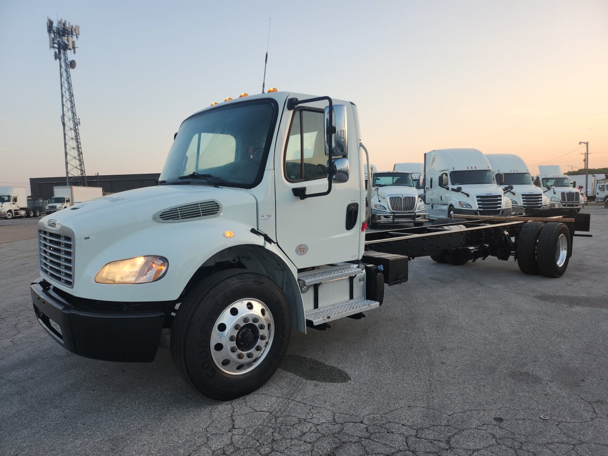 Freightliner/Mercedes M2 106 VEH-754188