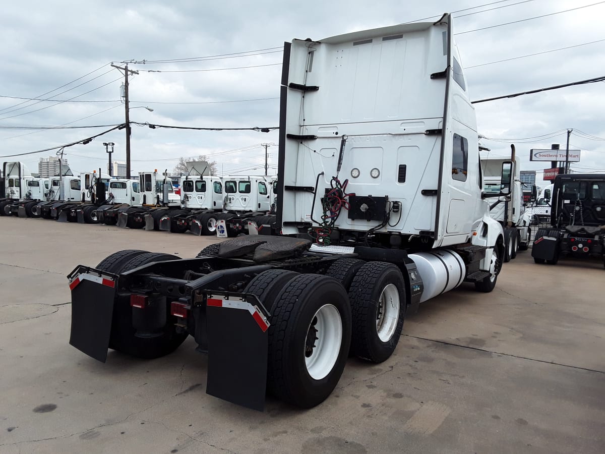 2018 Navistar International LT625 SLPR CAB 754404