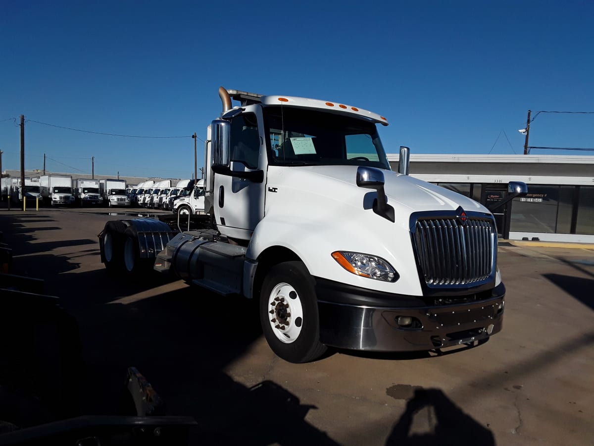 2018 Navistar International LT625 DAYCAB T/A 755286