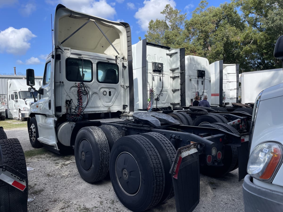 2018 Freightliner/Mercedes CASCADIA 125 755315