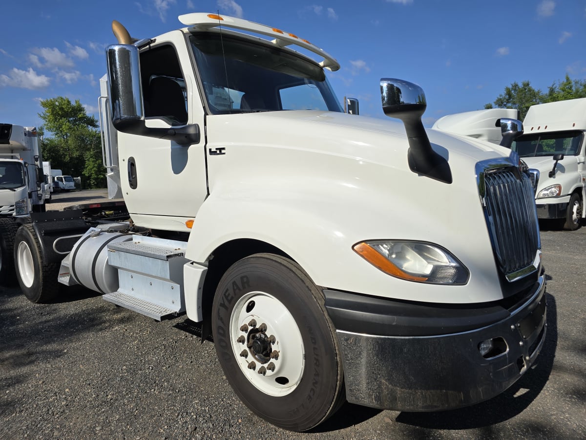 2018 Navistar International LT625 DAYCAB T/A 755383