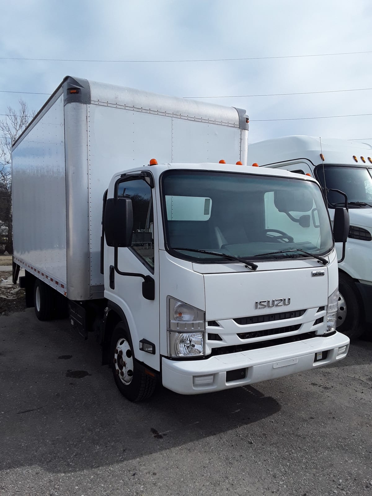 2018 Isuzu NPR 755396