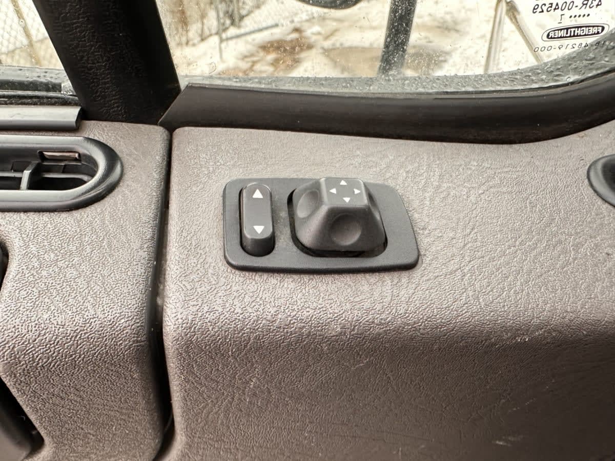 2018 Freightliner/Mercedes M2 106 755606