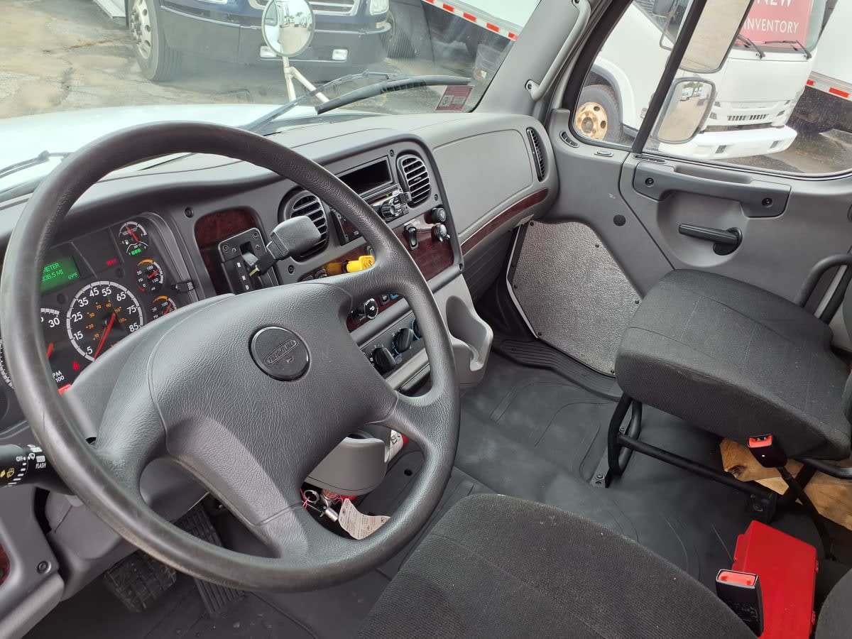 2018 Freightliner M2 106 756518
