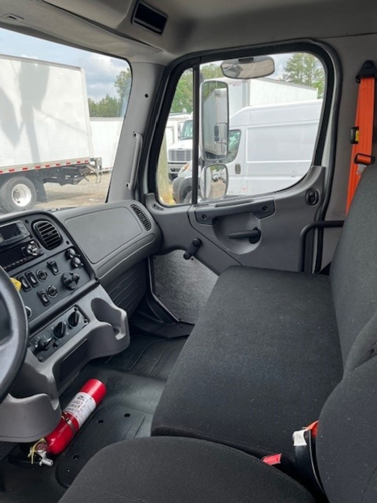 2018 Freightliner/Mercedes M2 106 756745