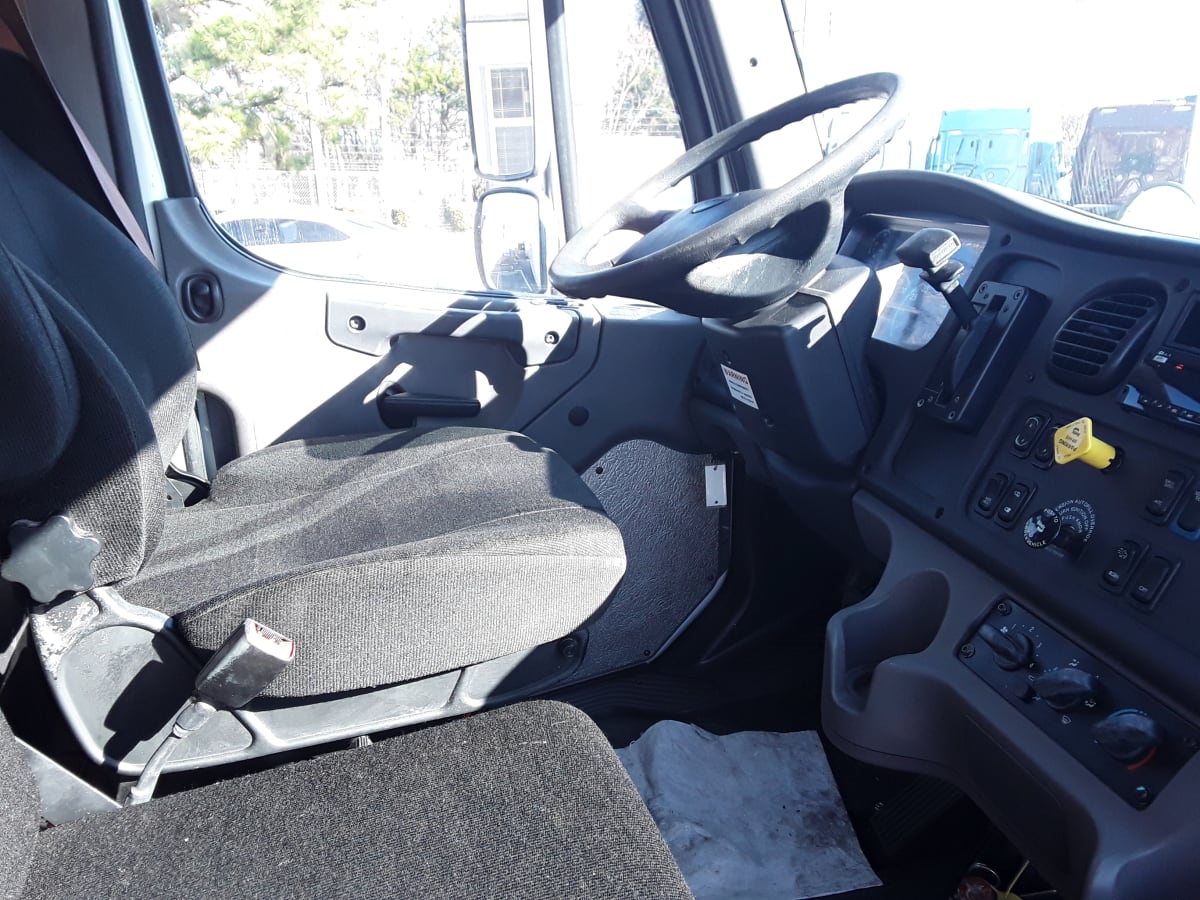 2018 Freightliner M2 106 756896
