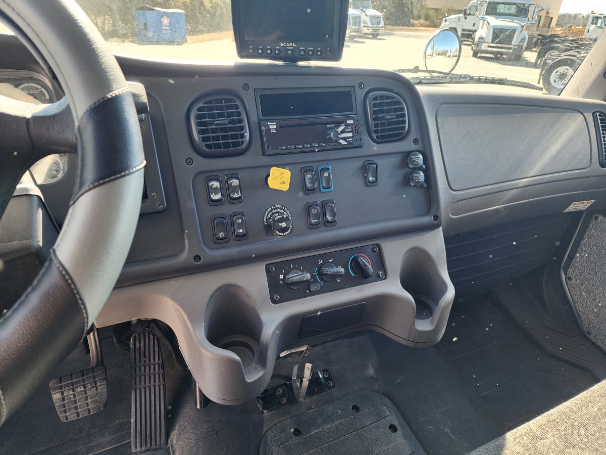 2018 Freightliner/Mercedes M2 106 756898
