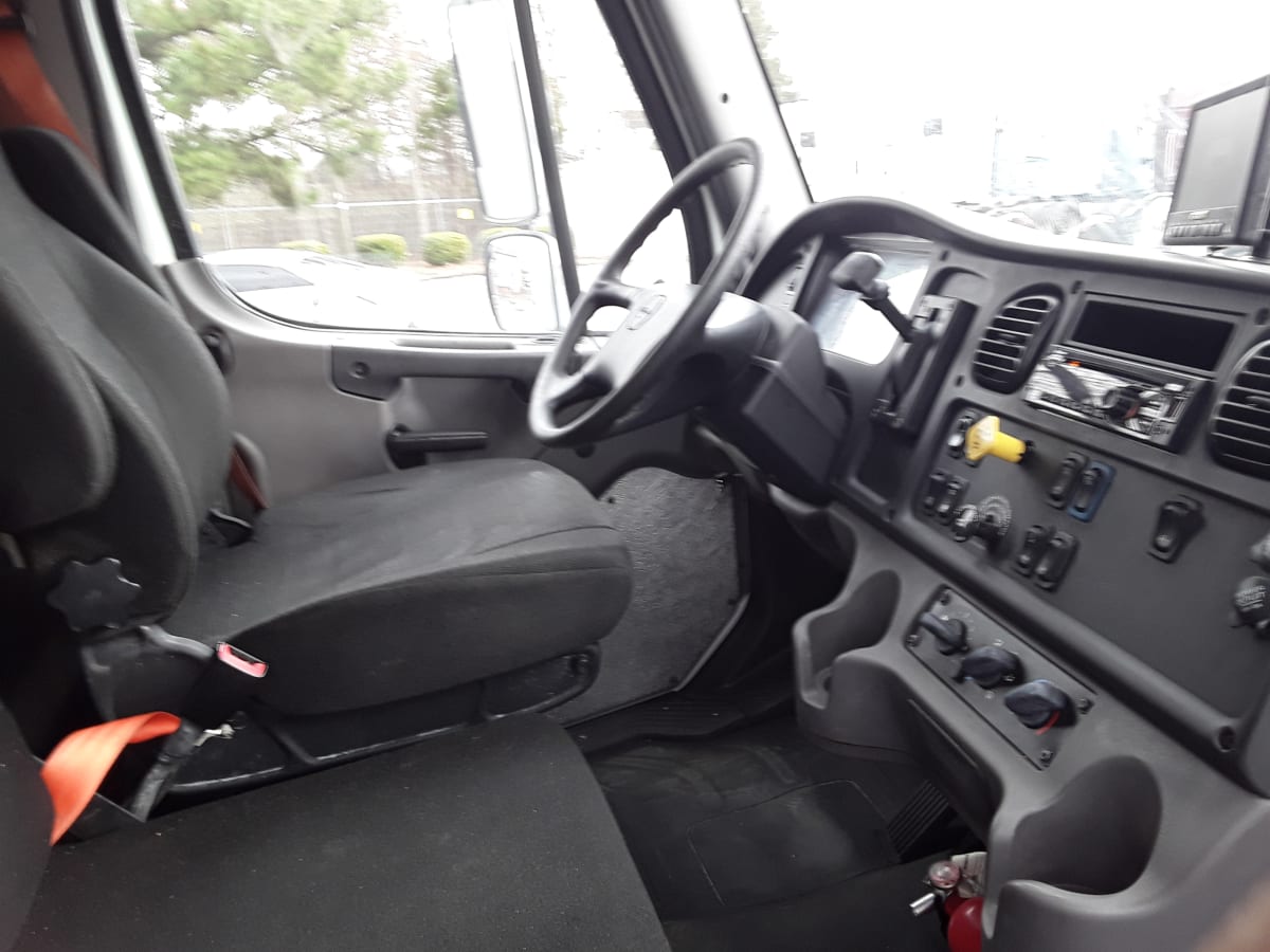 2018 Freightliner/Mercedes M2 106 756899