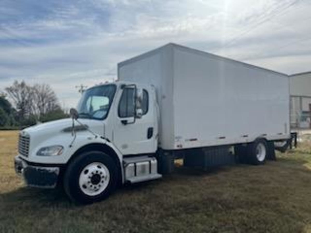 2018 Freightliner/Mercedes M2 106 756901 2018 Freightliner/Mercedes M2 106 756901