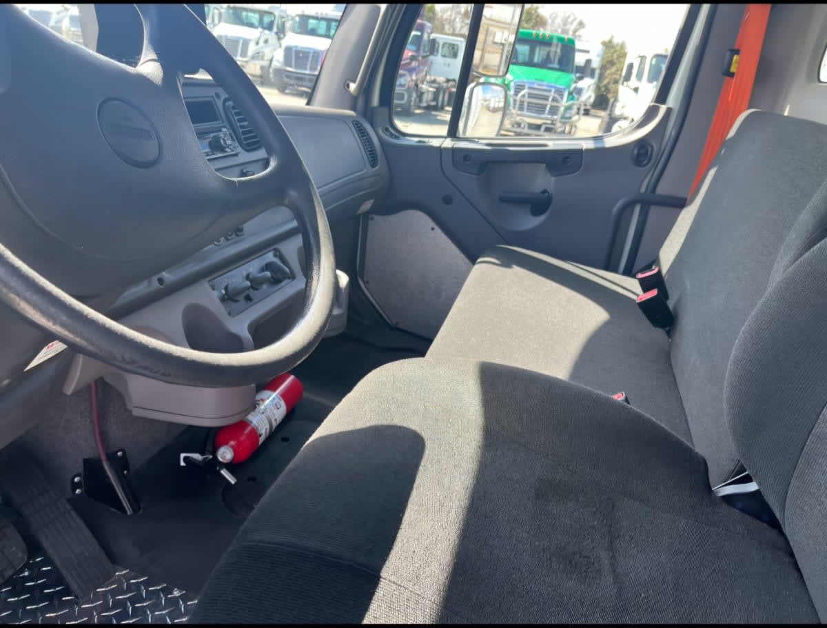 2018 Freightliner/Mercedes M2 106 756902