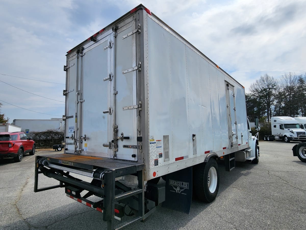 2018 Freightliner/Mercedes M2 106 756903