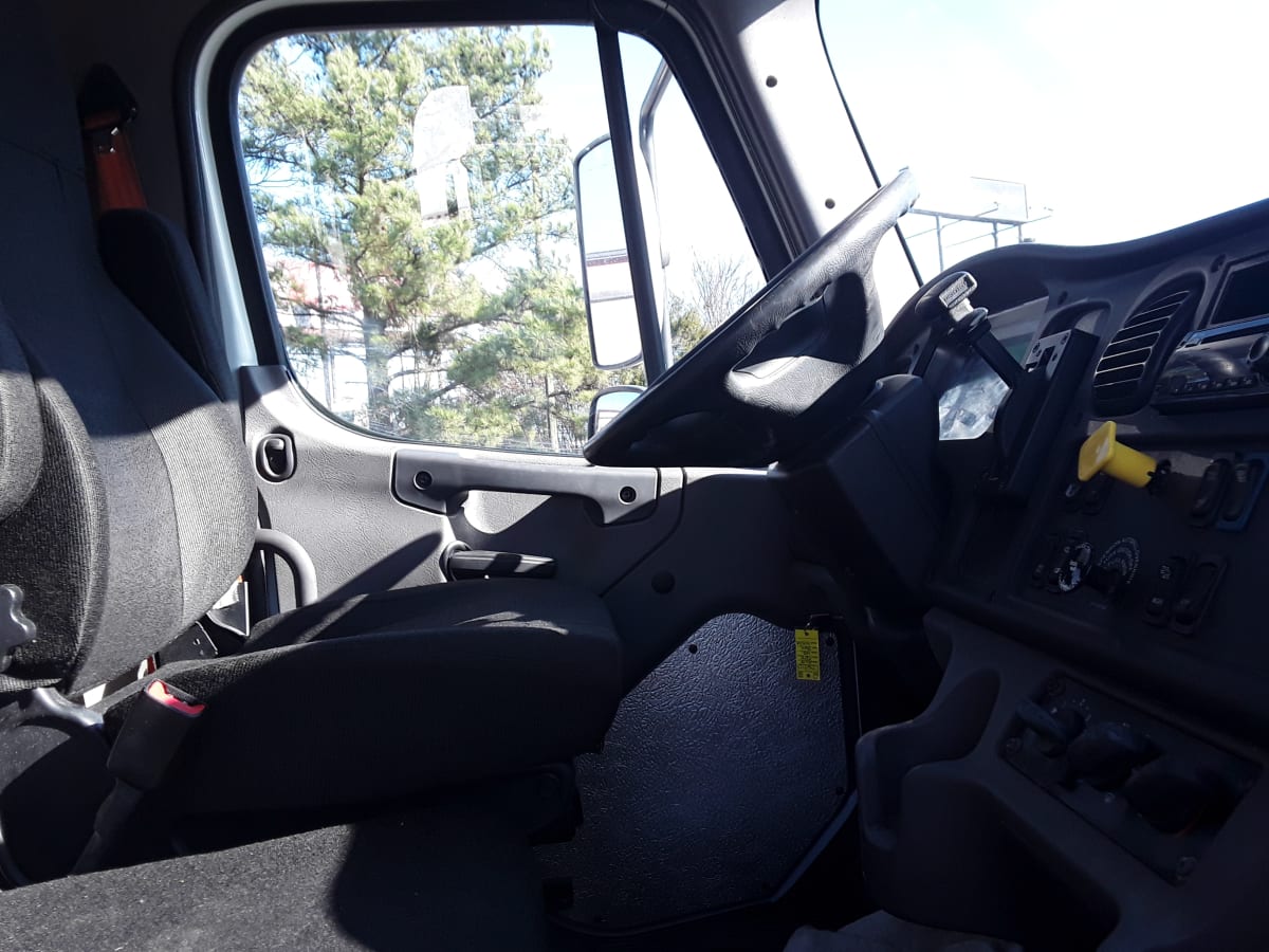 2018 Freightliner/Mercedes M2 106 756910