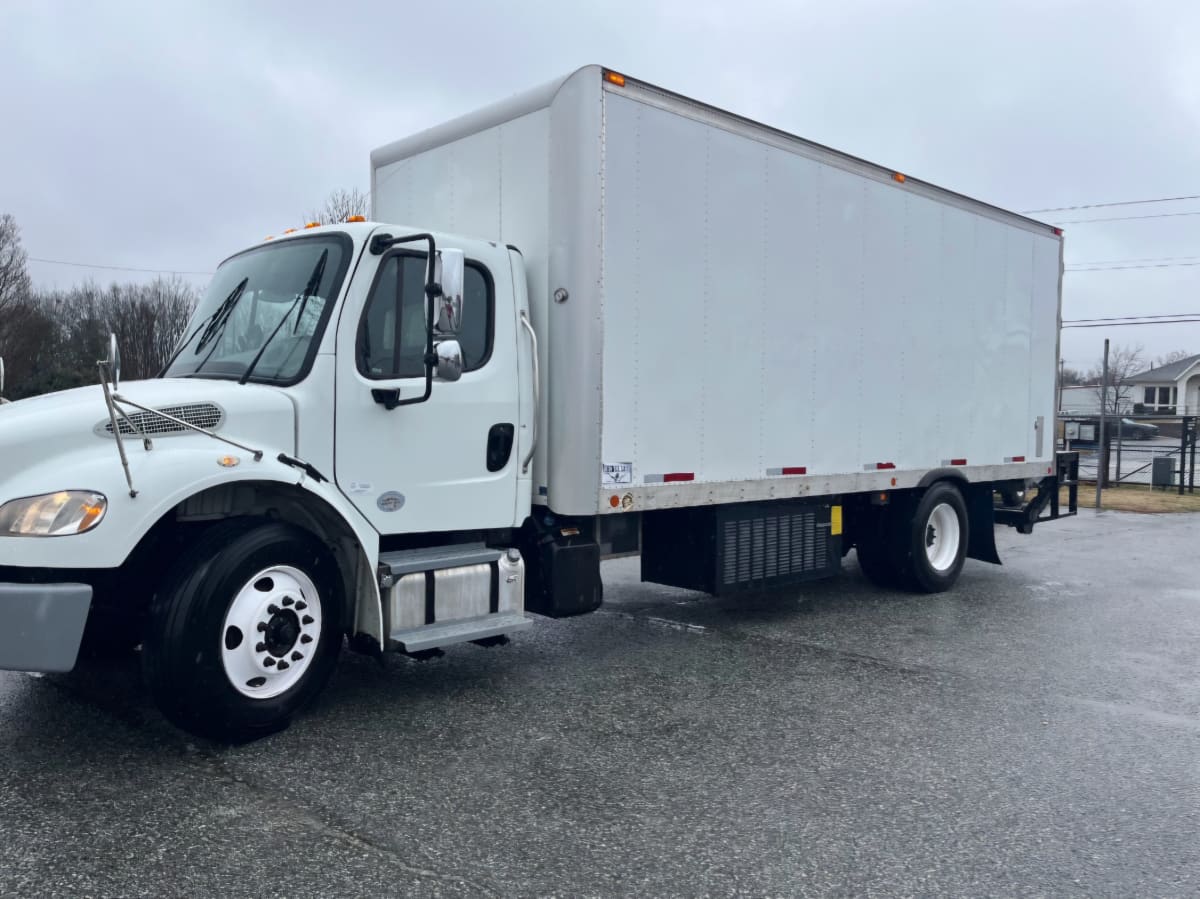 2018 Freightliner/Mercedes M2 106 756916 2018 Freightliner/Mercedes M2 106 756916