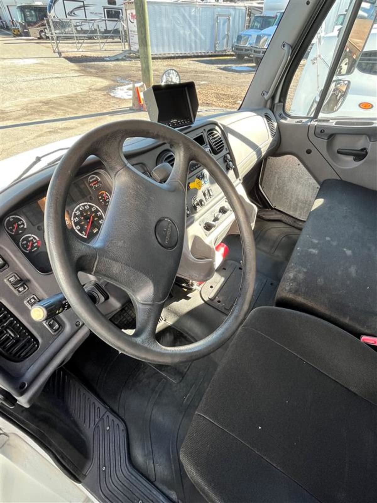 2018 Freightliner/Mercedes M2 106 756918