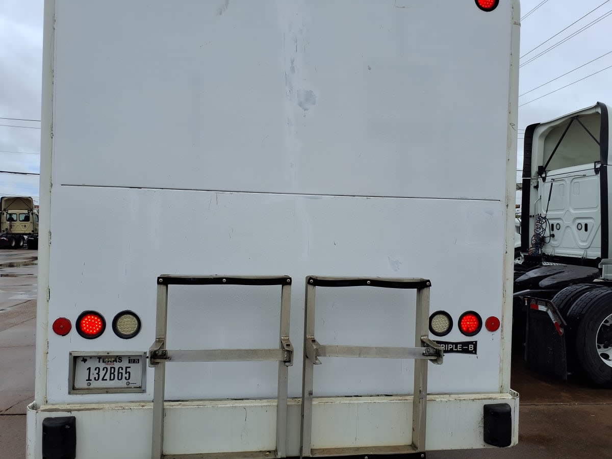 2018 Freightliner M2 106 in Dallas, TX — photo 8