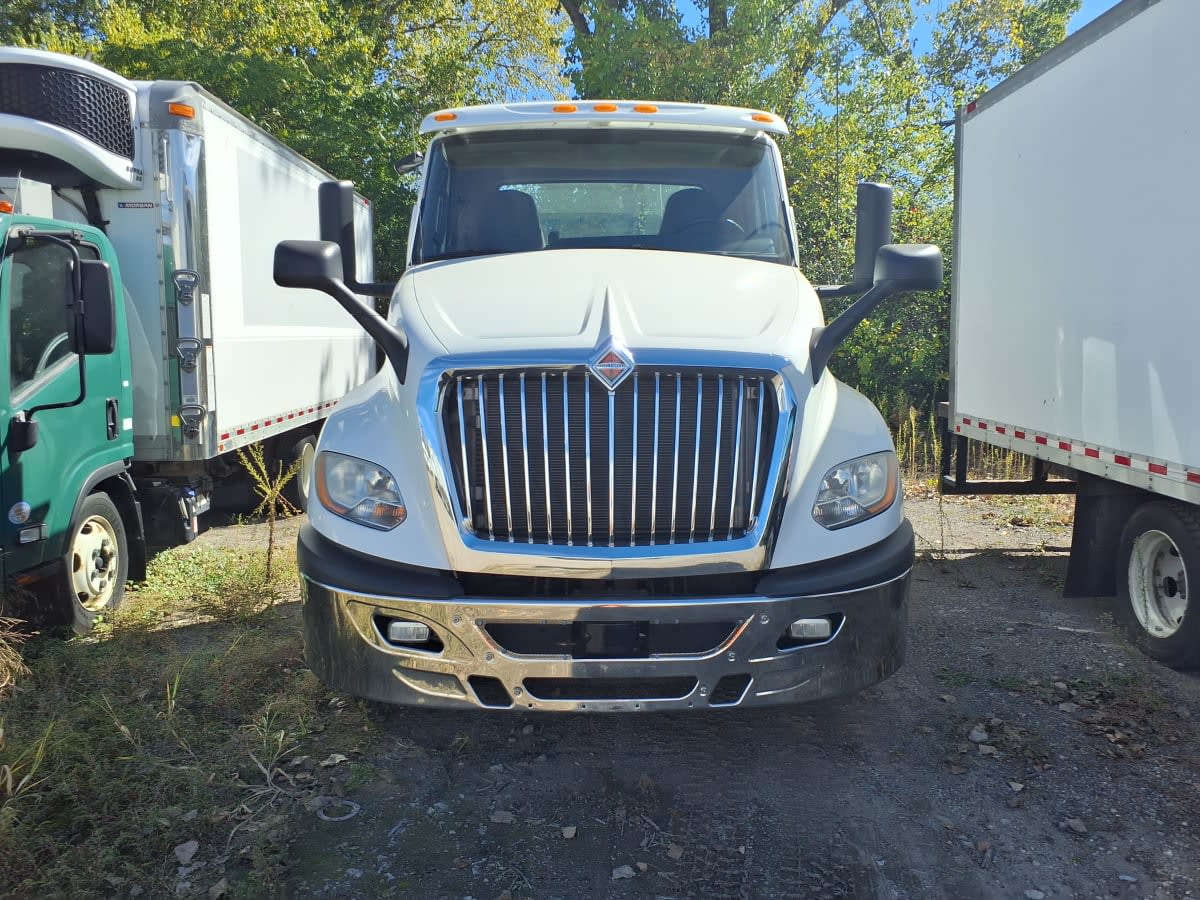 2018 Navistar International LT625 DAYCAB T/A 757064