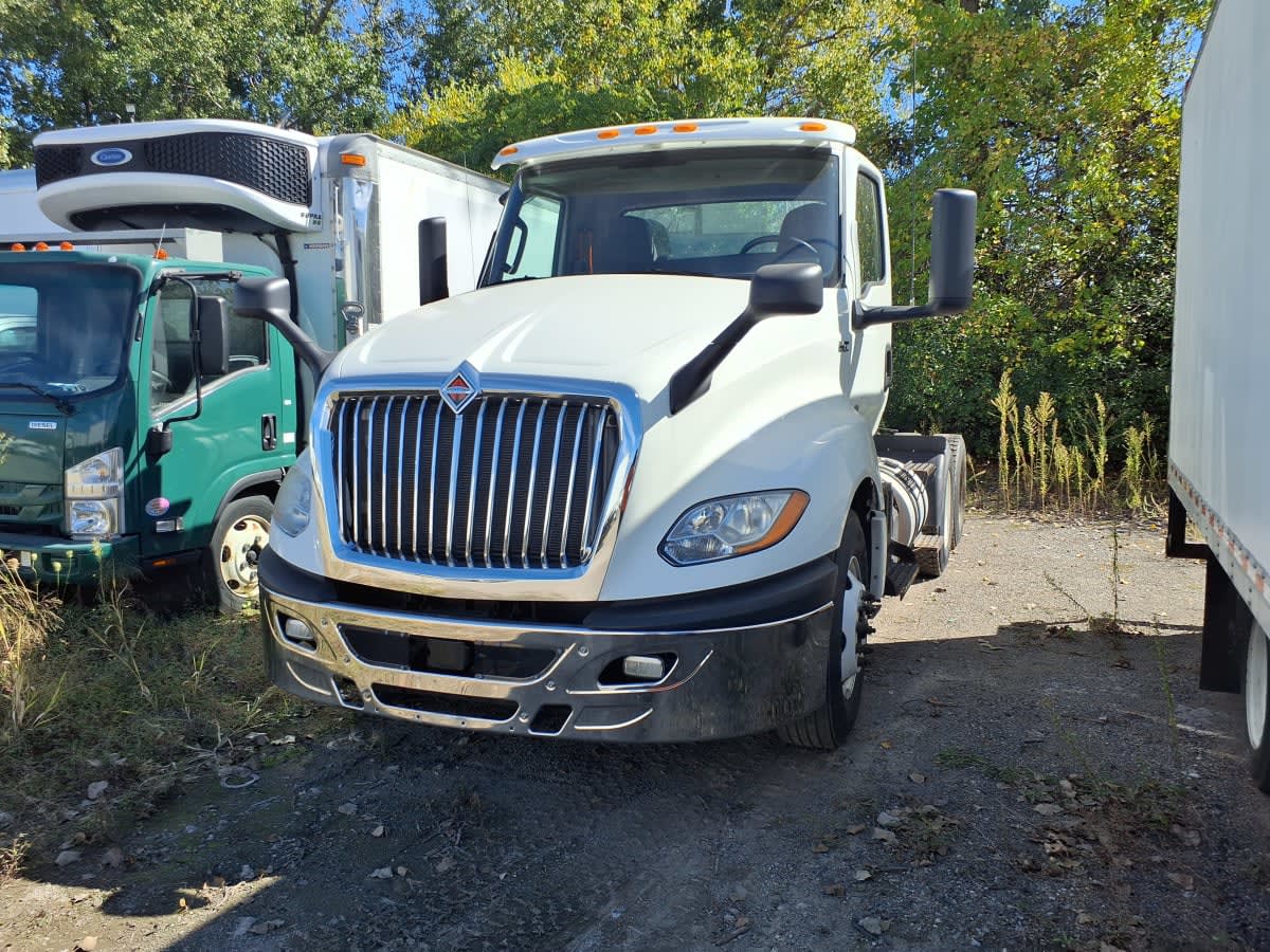 2018 Navistar International LT625 DAYCAB T/A 757064