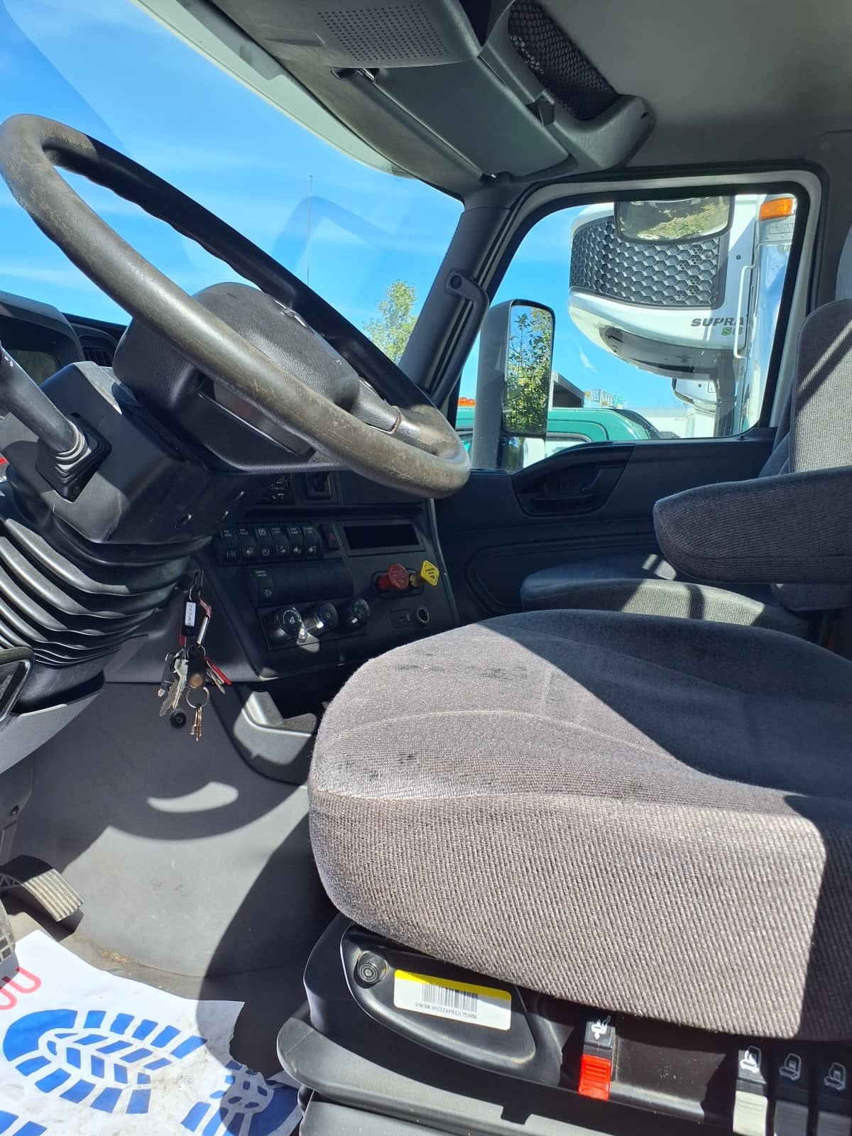 2018 Navistar International LT625 DAYCAB T/A 757064