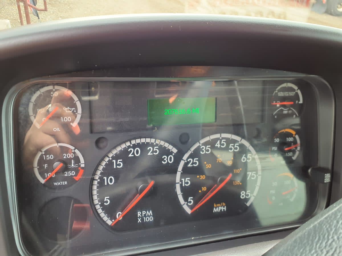 2018 Freightliner M2 106 - image 10