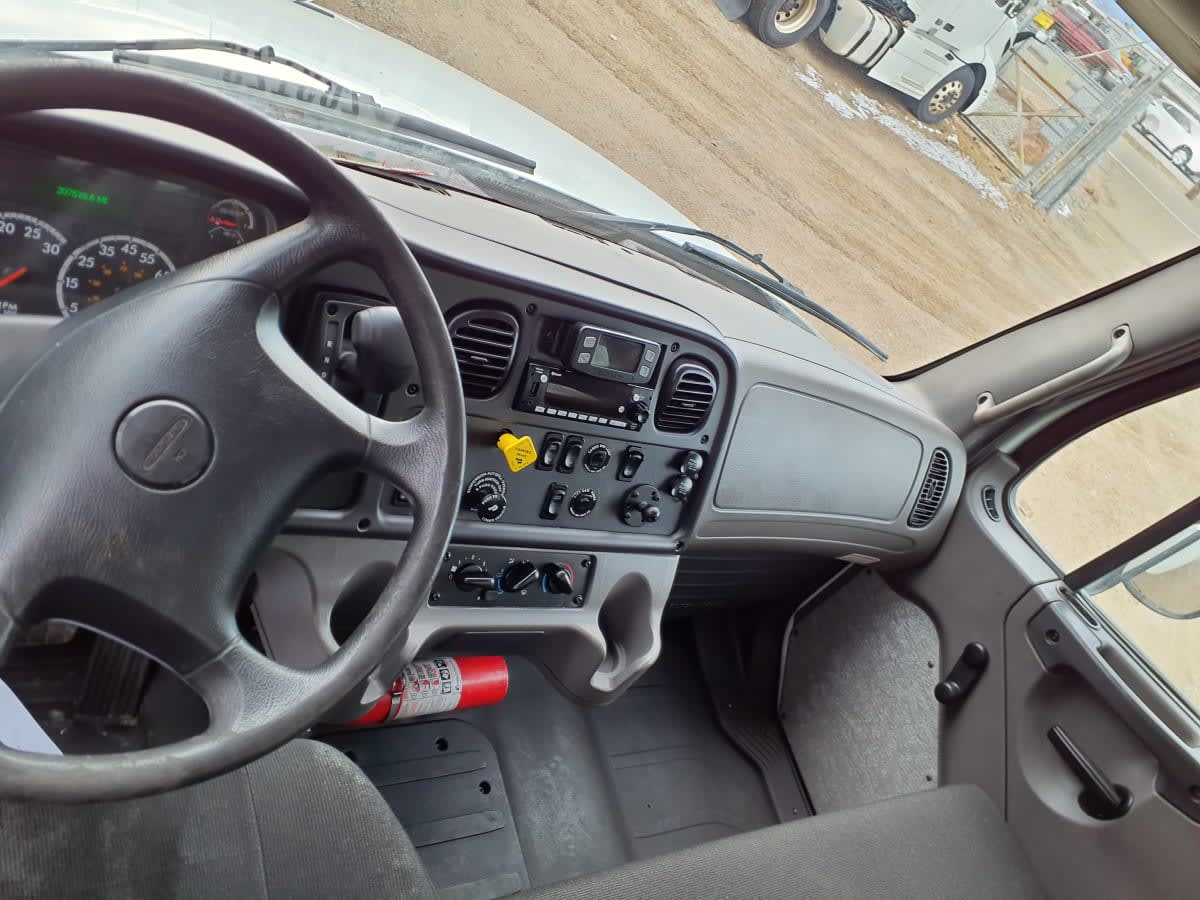 2018 Freightliner M2 106 - image 7