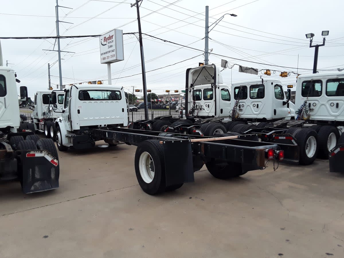 2018 Freightliner M2 106 757583