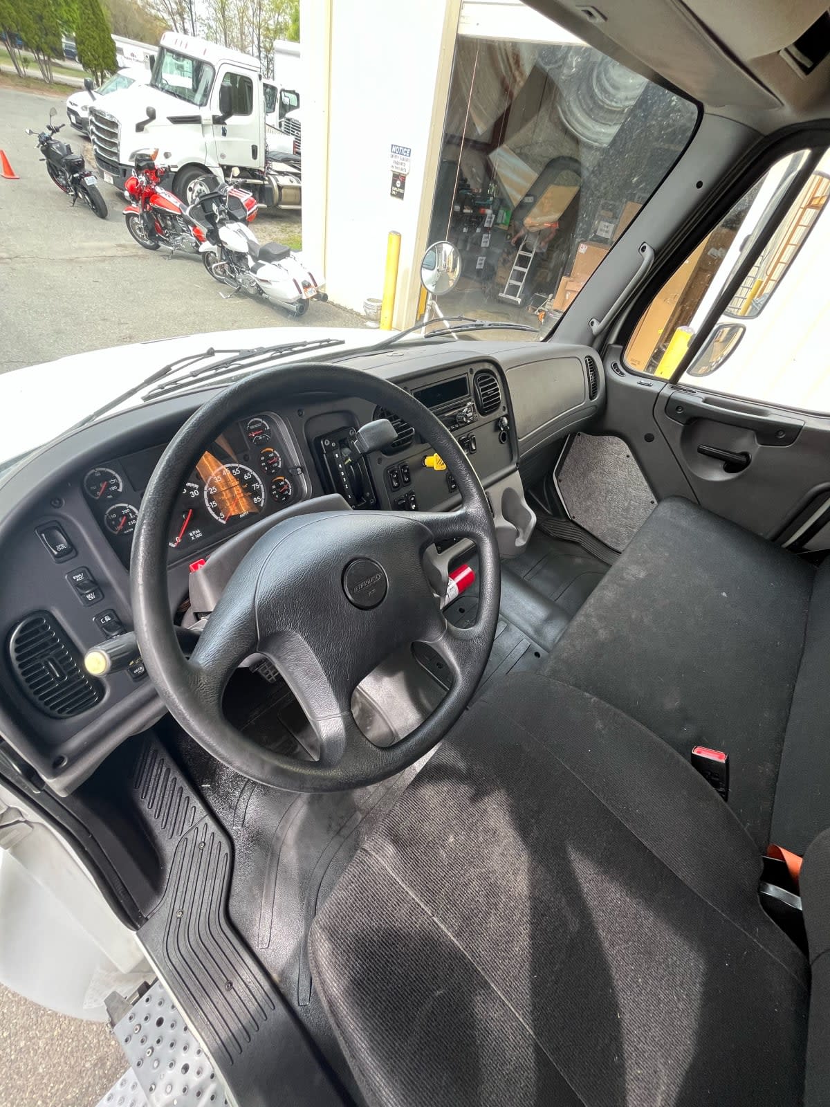 2018 Freightliner/Mercedes M2 106 757712