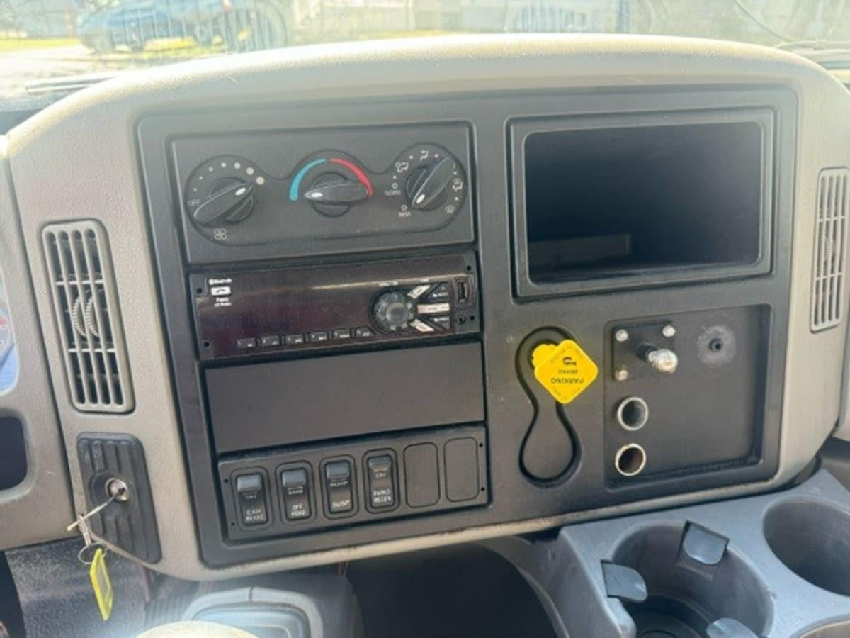 2018 Navistar International 4300 758333