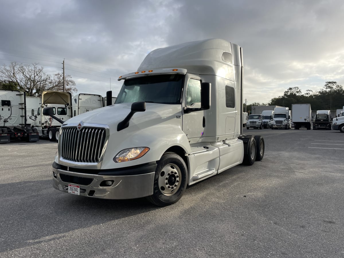 2018 Navistar International LT625 SLPR CAB 758561