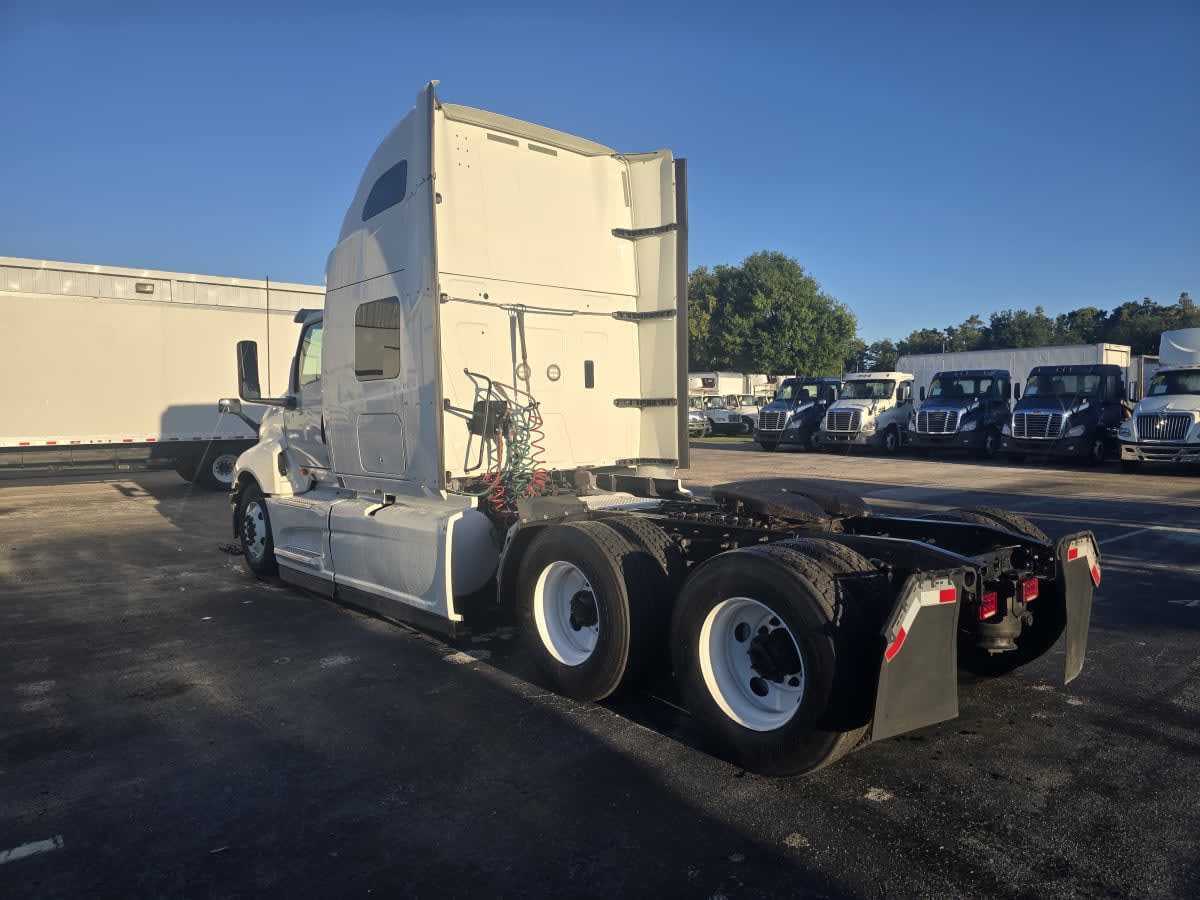 2018 International LT in Tampa, FL — photo 4