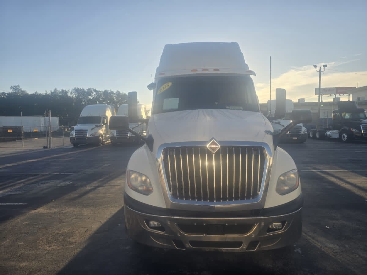 2018 International LT in Tampa, FL — photo 2