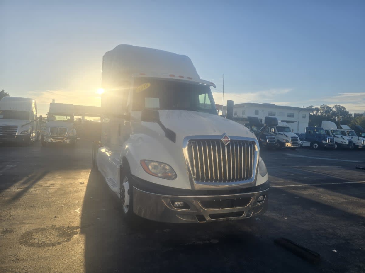 2018 International LT in Tampa, FL