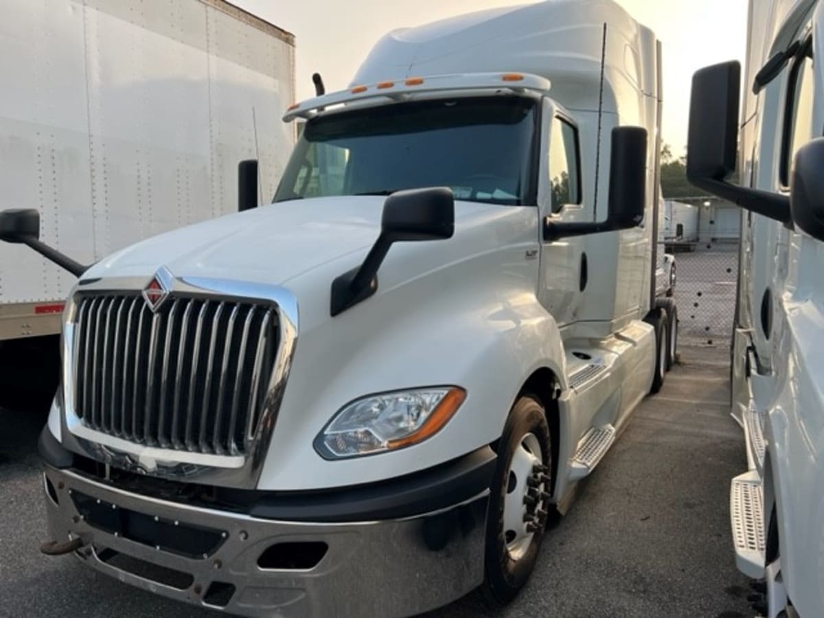 2018 Navistar International LT625 SLPR CAB 759913