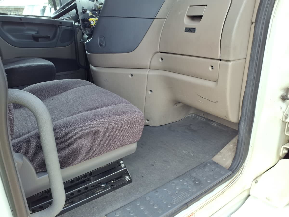 2018 Freightliner - image 10