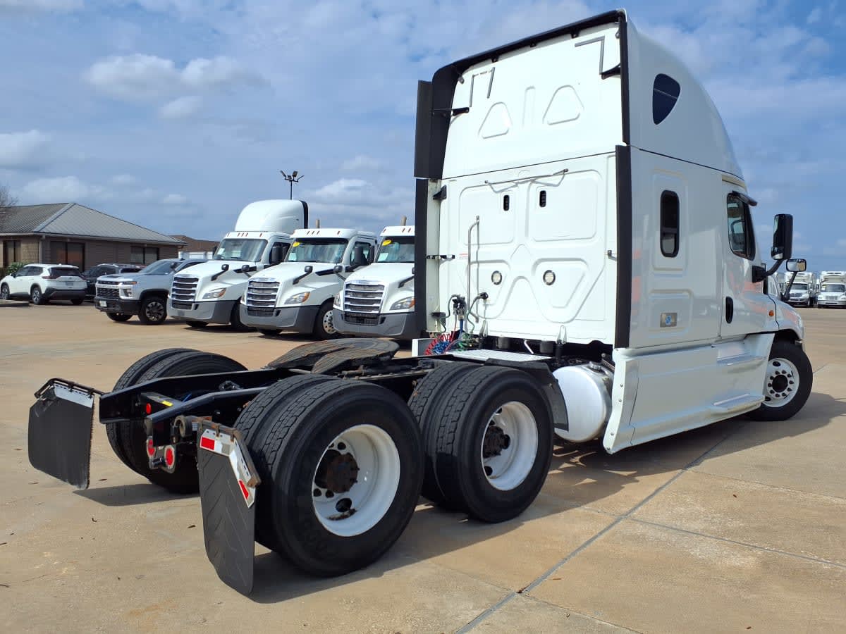 2018 Freightliner - image 4