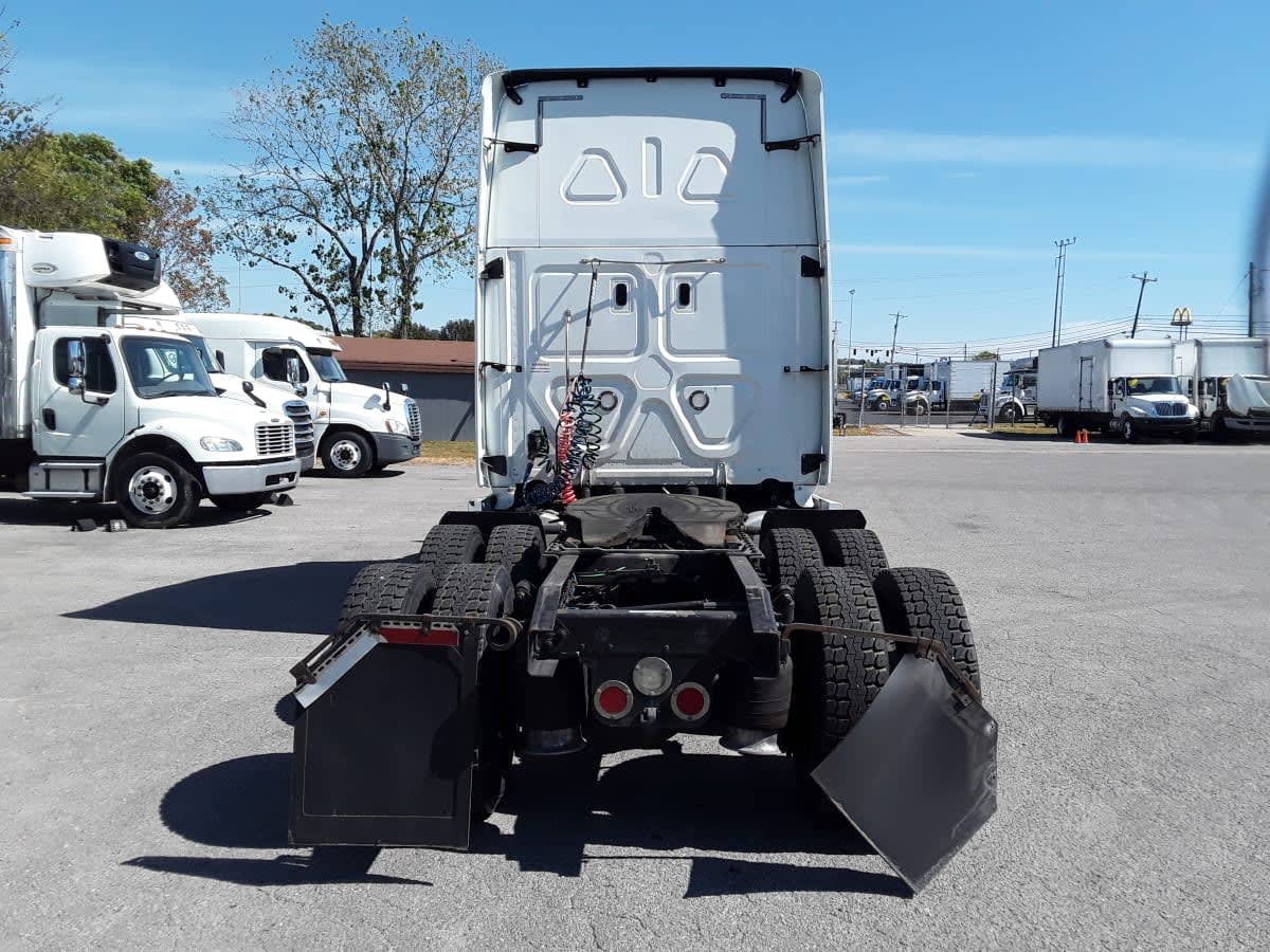 2018 Freightliner Cascadia in La Vergne, TN — photo 5