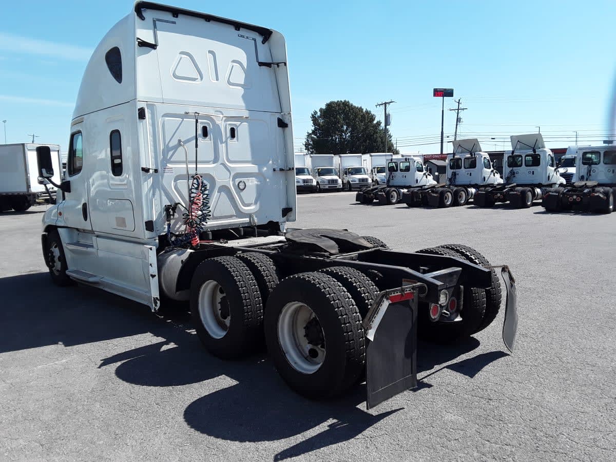 2018 Freightliner Cascadia in La Vergne, TN — photo 6