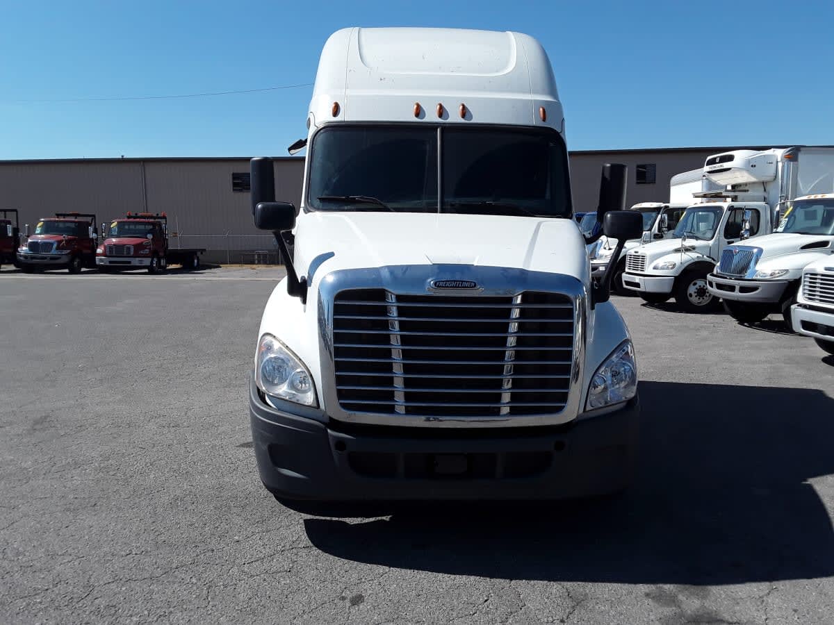 2018 Freightliner Cascadia in La Vergne, TN — photo 2