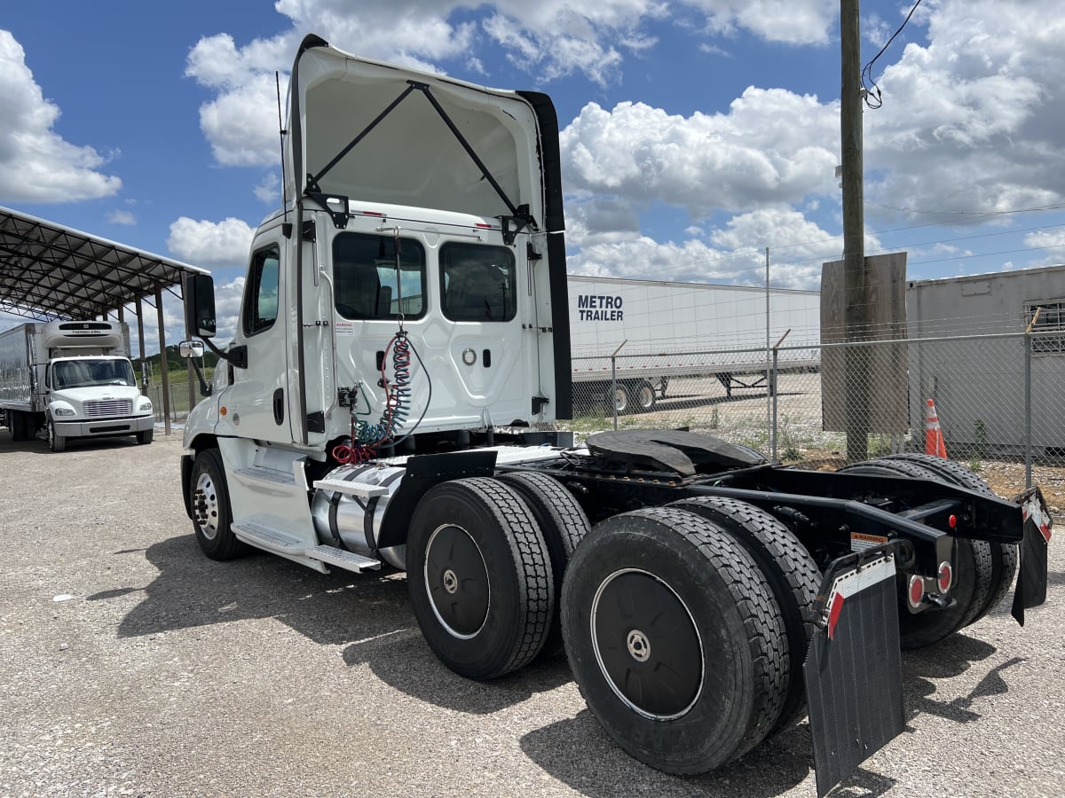 2018 Freightliner/Mercedes CASCADIA 125 760211