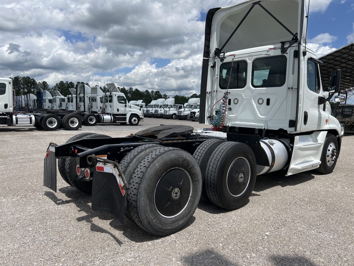 2018 Freightliner/Mercedes CASCADIA 125 760211